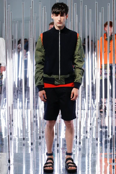 Look 10